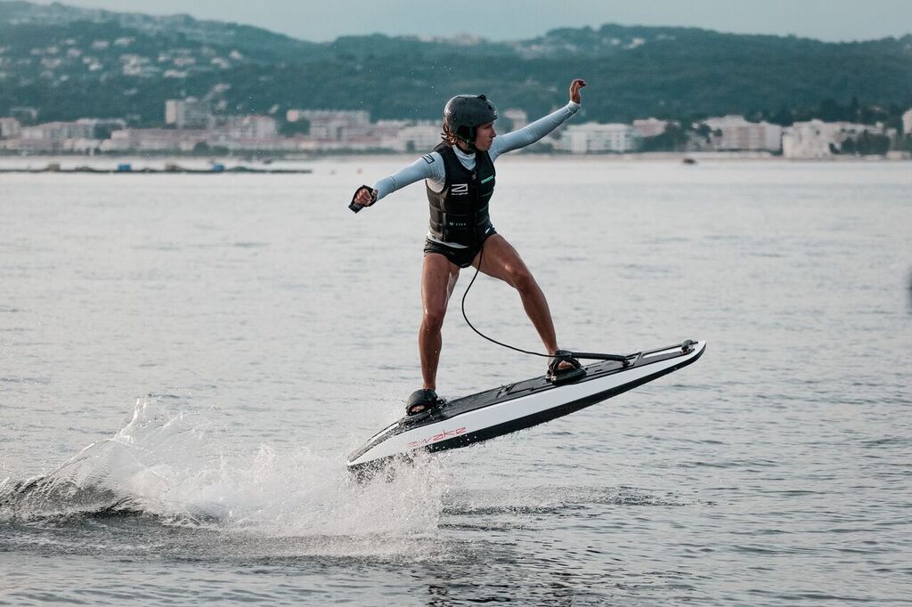 AWAKE RÄVIK S eSurfboard | Motorized electric Jetboard