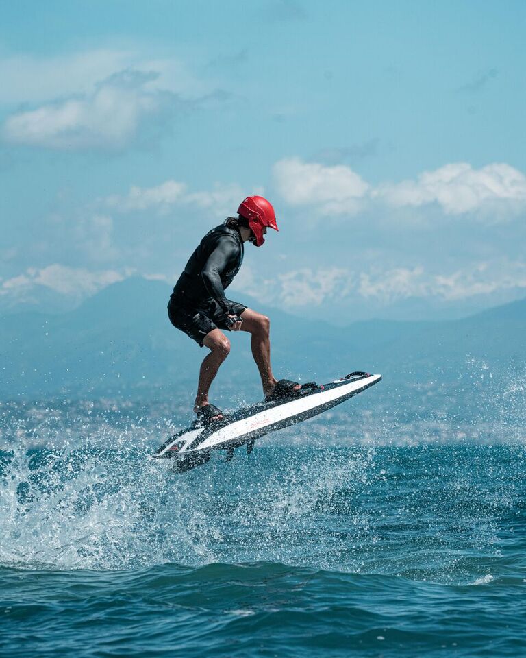 AWAKE RÄVIK S eSurfboard | Motorized electric Jetboard
