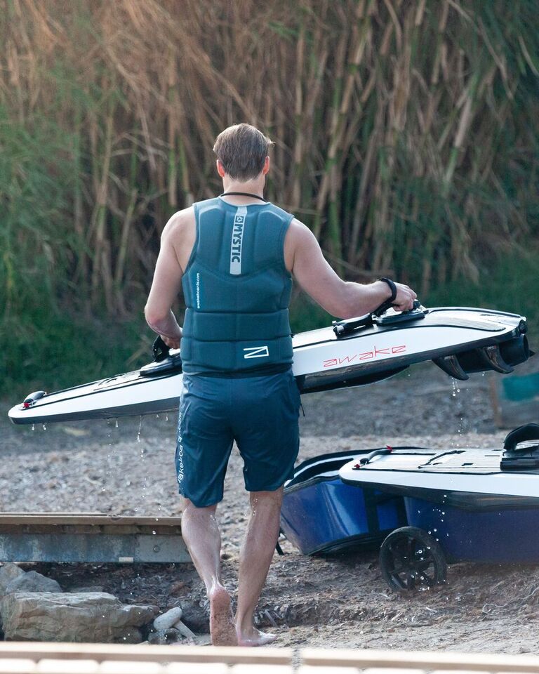 AWAKE RÄVIK S eSurfboard | Motorized electric Jetboard